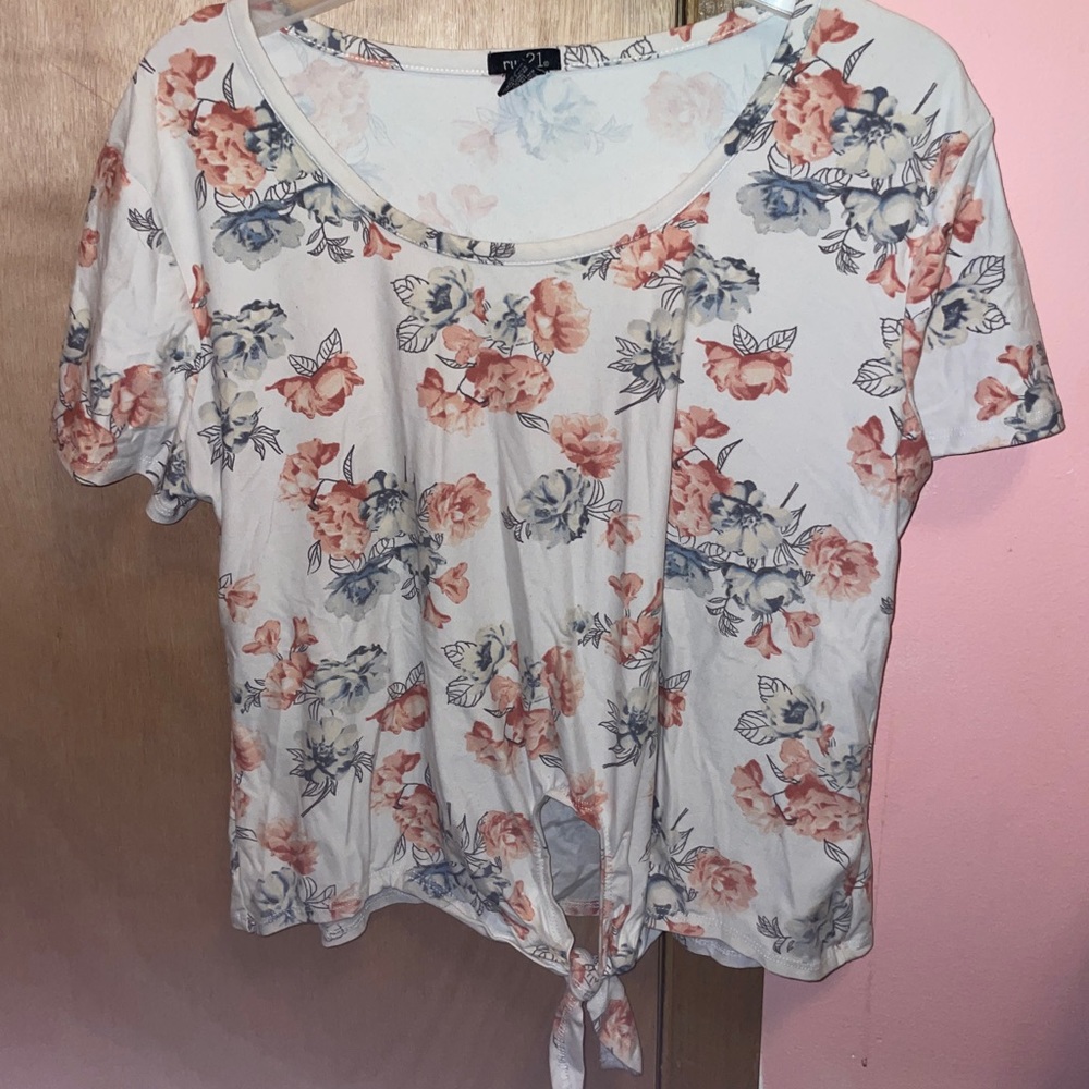 Rue21            XL          White with Flowers